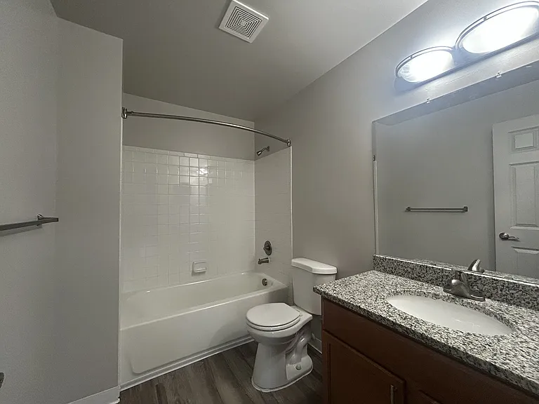 Woodland Villa Apartments — Photo 64