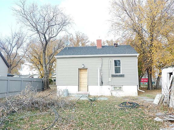 5th image of 841 Ominica St E
