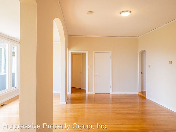 3rd image of 486 Redwood Ave #A
