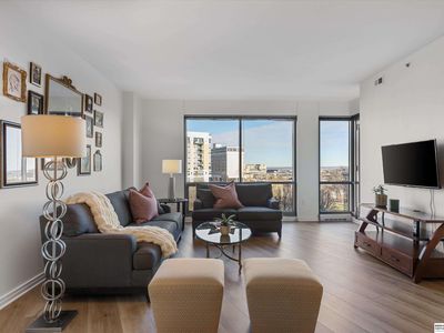 220 S 31st Ave APT 3301, Omaha, NE, 68131