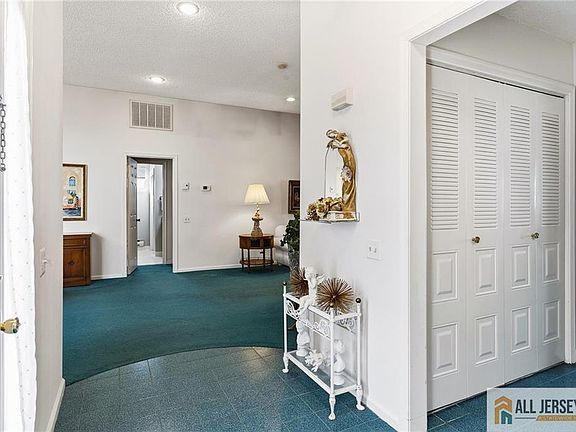 5th image of 792 Pompton Rd