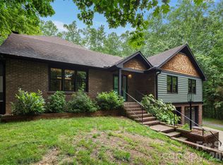 2000 Davis Mountain Rd, Hendersonville, NC 28739
