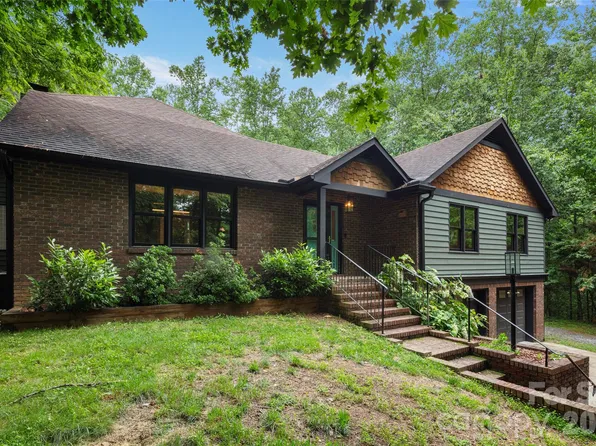 2000 Davis Mountain Rd, Hendersonville, NC 28739