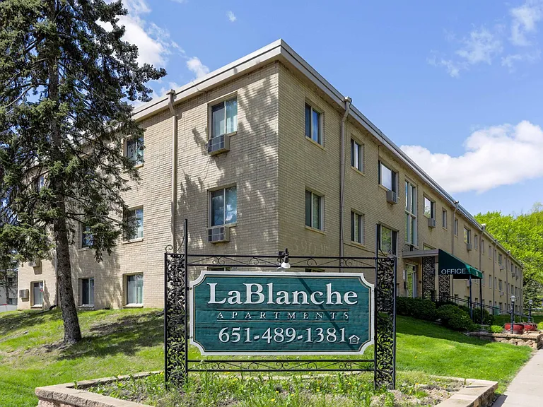 LaBlanche Apartments — Photo 16