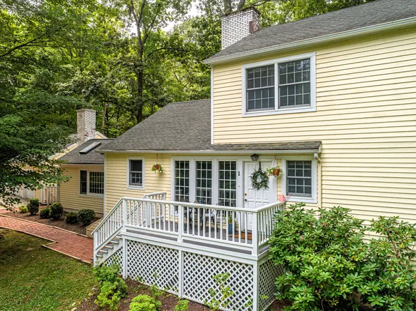 1 Graystone Lane, Weston, CT 06880