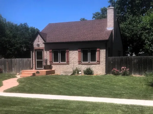 611 W 21st St, Kearney, NE 68845
