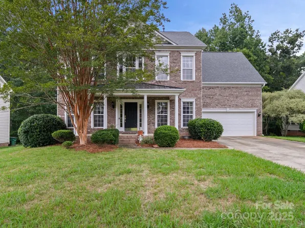 9002 Fenwick Dr, Indian Trail, NC 28079