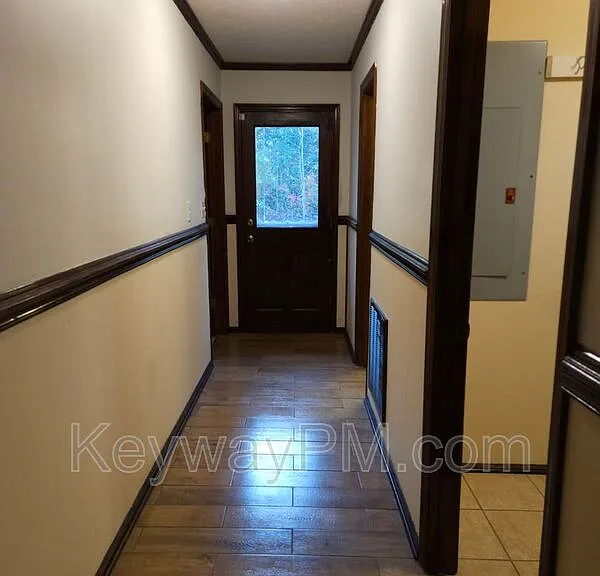 299 Woodland Dr — Photo 3