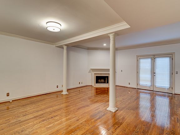 3rd image of 3459 Golf Club Ln