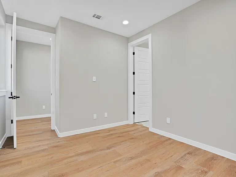 2815 Weisenberger St #201 — Photo 10