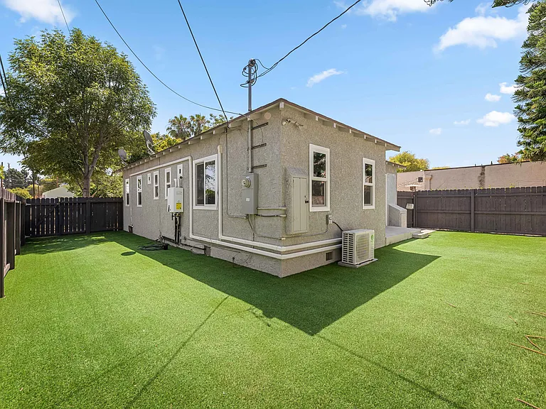 3369 Cerritos Ave — Photo 19