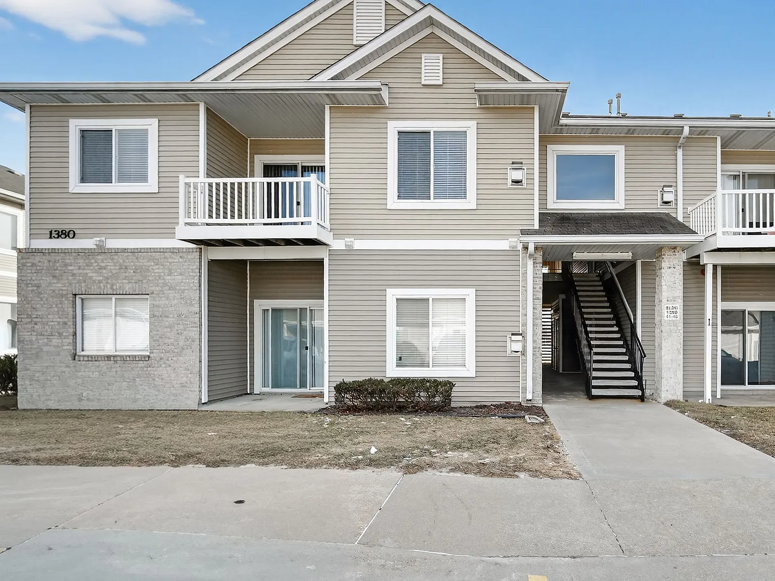 3 bed, 1215 sqft, $1,700 — Photo 1