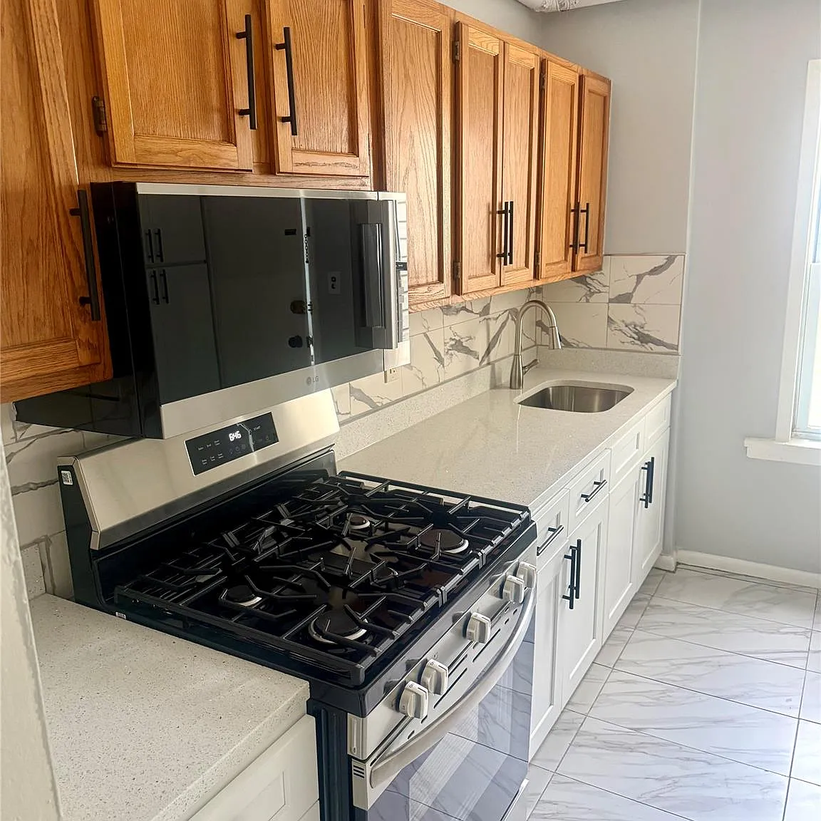 3 bed, 1.0 bath, 1000 sqft, $3,300 — Photo 4