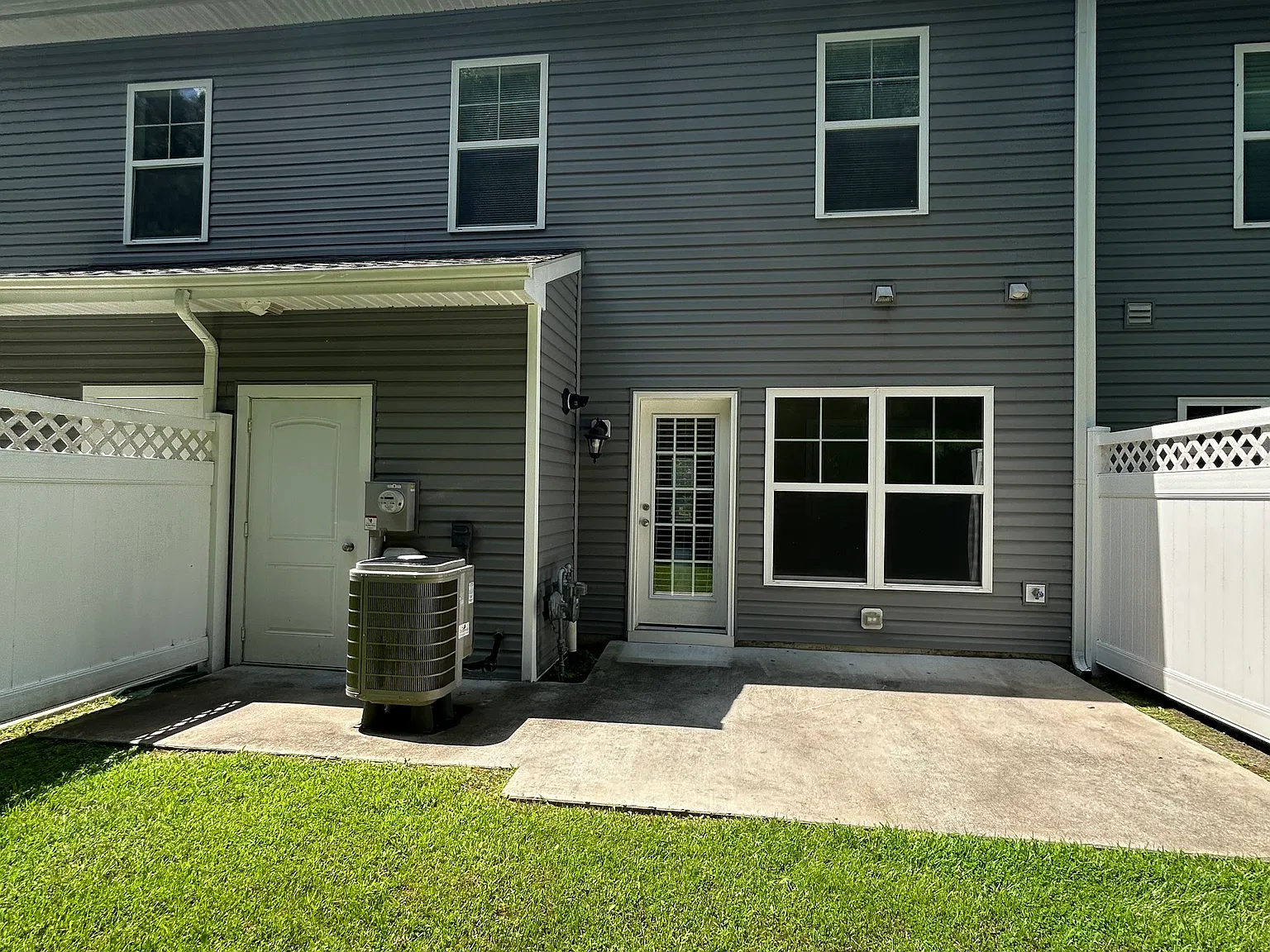 3 bed, 2.5 bath, 1512 sqft, $1,999 — Photo 2