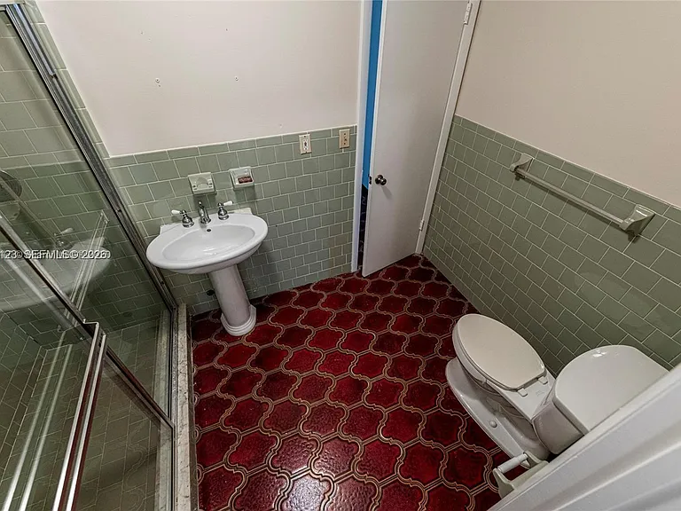236 N Federal Hwy #201 — Photo 48