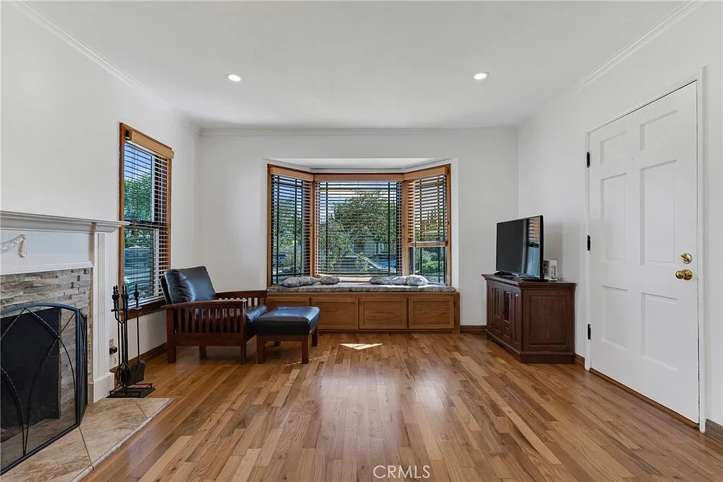 3 bed, 1080 sqft, $4,800 — Photo 4