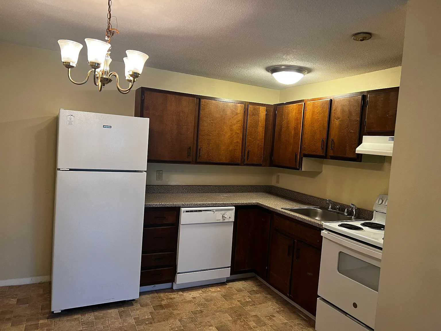 39 Dinan Drive Apartments — Photo 2