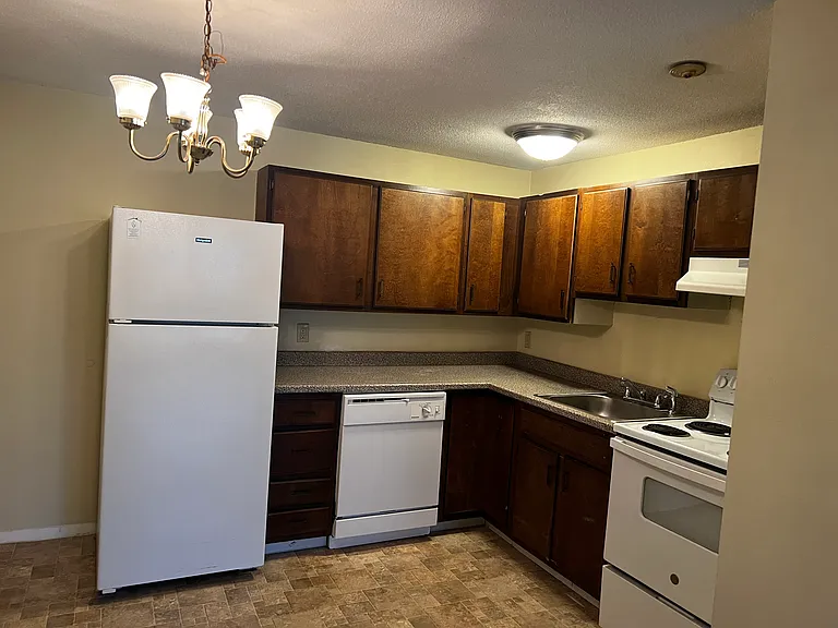 39 Dinan Drive Apartments — Photo 7