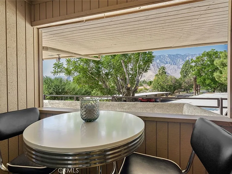 510 N Villa Ct — Photo 16