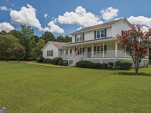 3rd image of 195 Skyview Dr