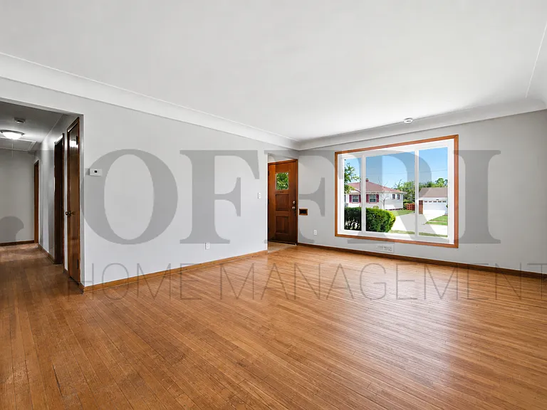 19604 Holiday Ln — Photo 1