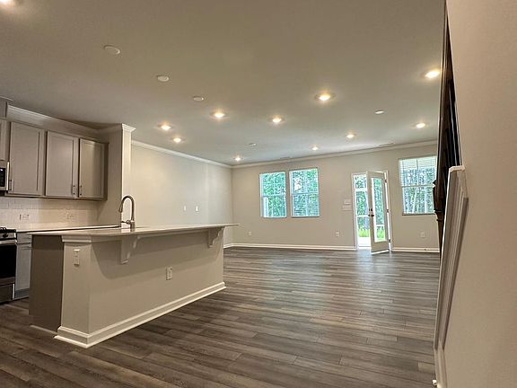 5th image of 219 Aster Bloom Ln