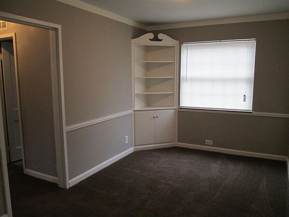 3rd image of 314 Mayfair Blvd APT B