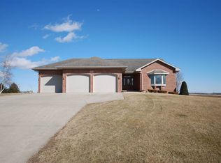 30824 Golf Course Rd, Dyersville, IA 52040