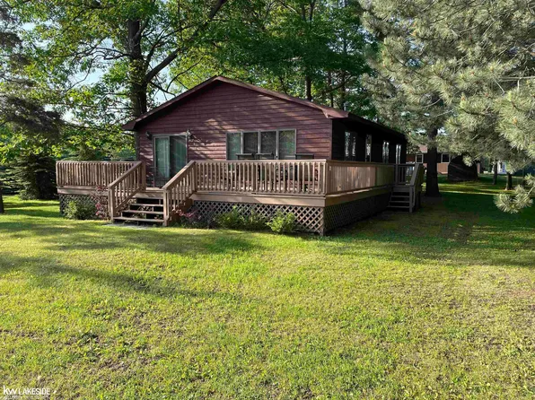 7919 Pine Rd, Pigeon, MI 48755