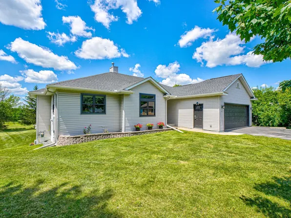 95 Sunwood Valley Ln, River Falls, WI 54022