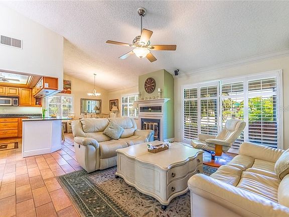 3rd image of 734 Sorrento Inlet