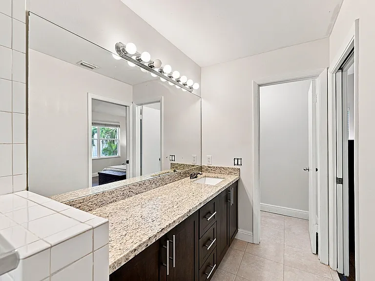 1115 SW 180th Ter — Photo 31