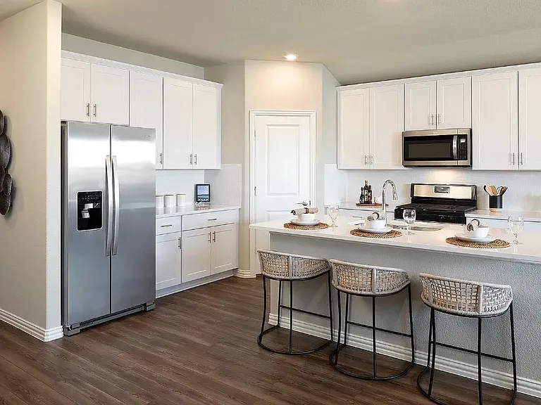 716 Edgehurst Dr — Photo 19