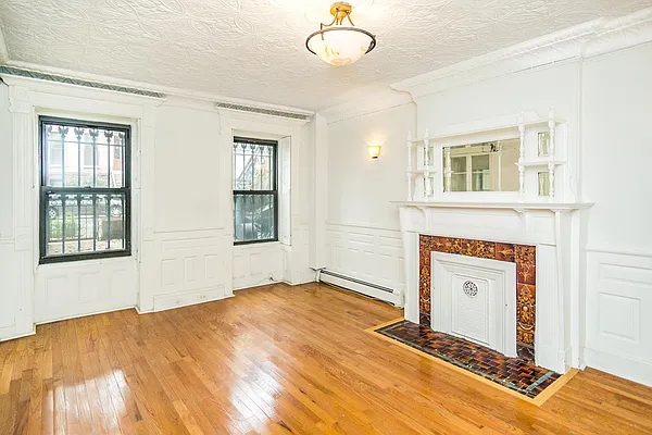 Rented by Century 21 Metropolitan | media 7