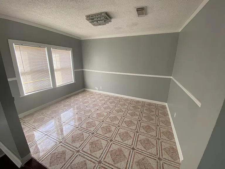 2237 Cross Ln — Photo 3