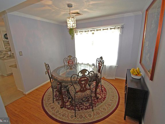 5th image of 555 Janvier Dr