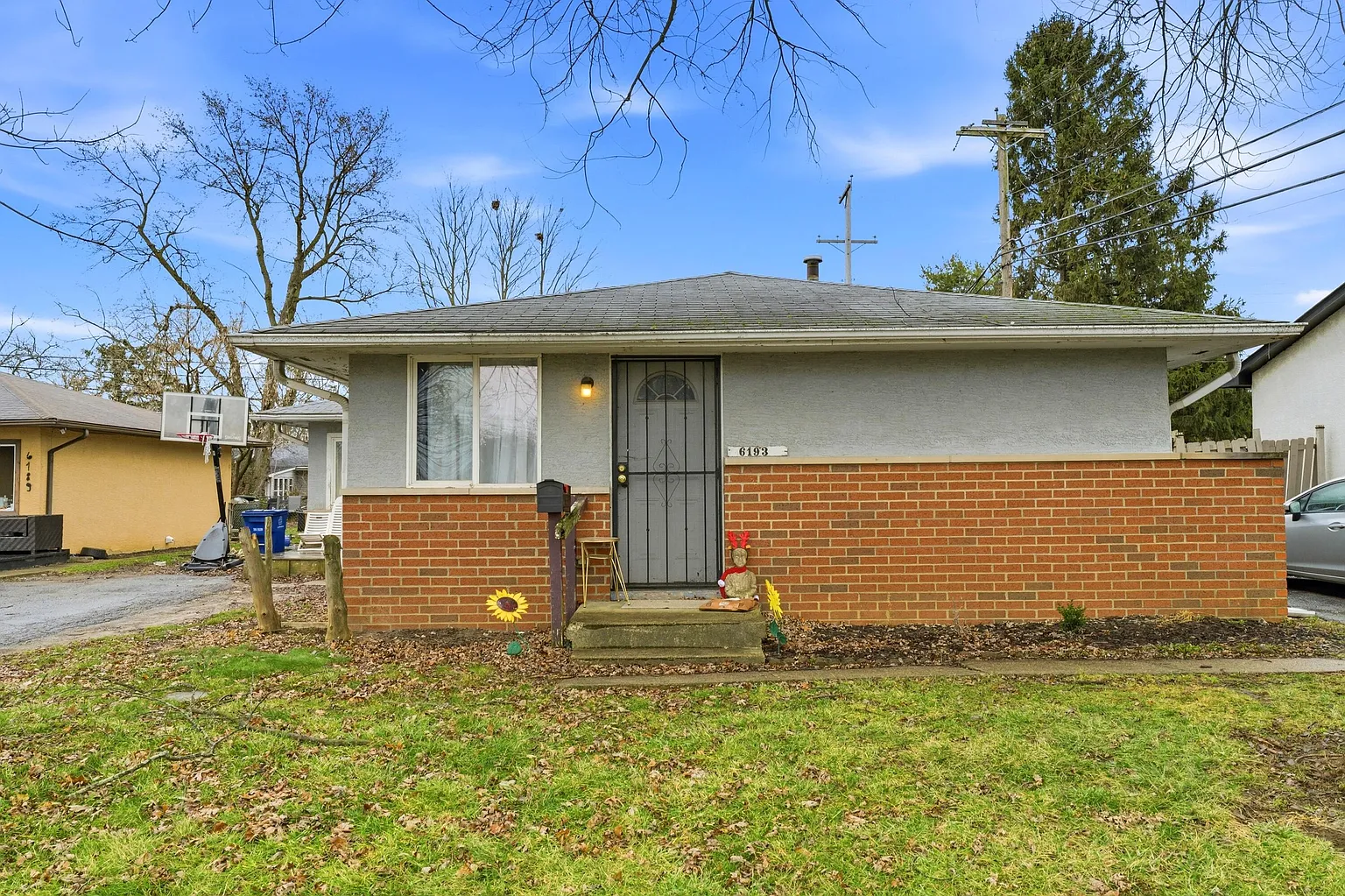 6191-6193 Ambleside Dr photo 1