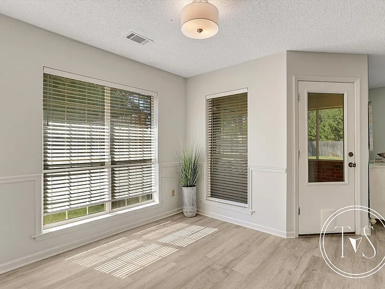 801 Winchester Rd — Photo 10