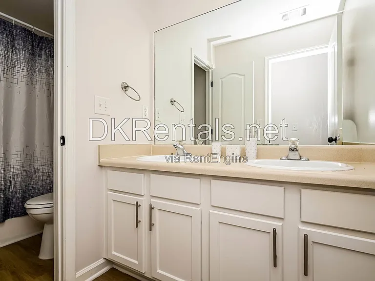 3926 Yosemite Park Ln — Photo 17