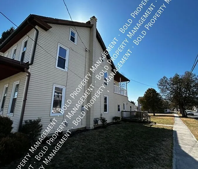 143 N Lancaster St — Photo 14