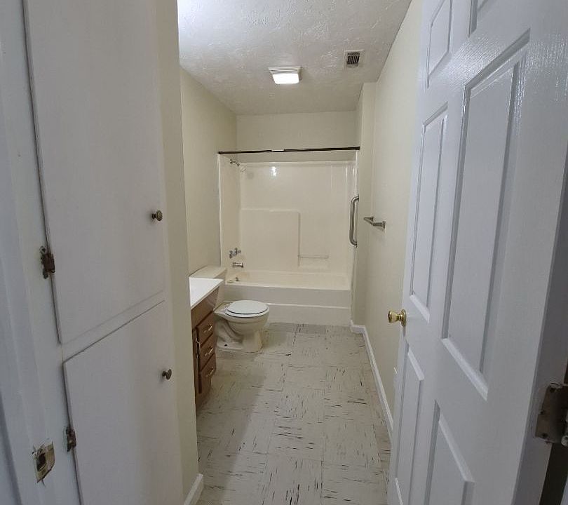 1st image of 975 E Margaret St #1035