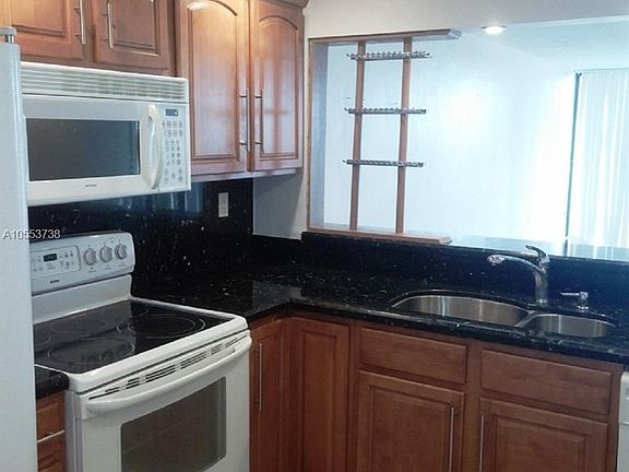 3rd image of 555 NE 15th St APT 11I
