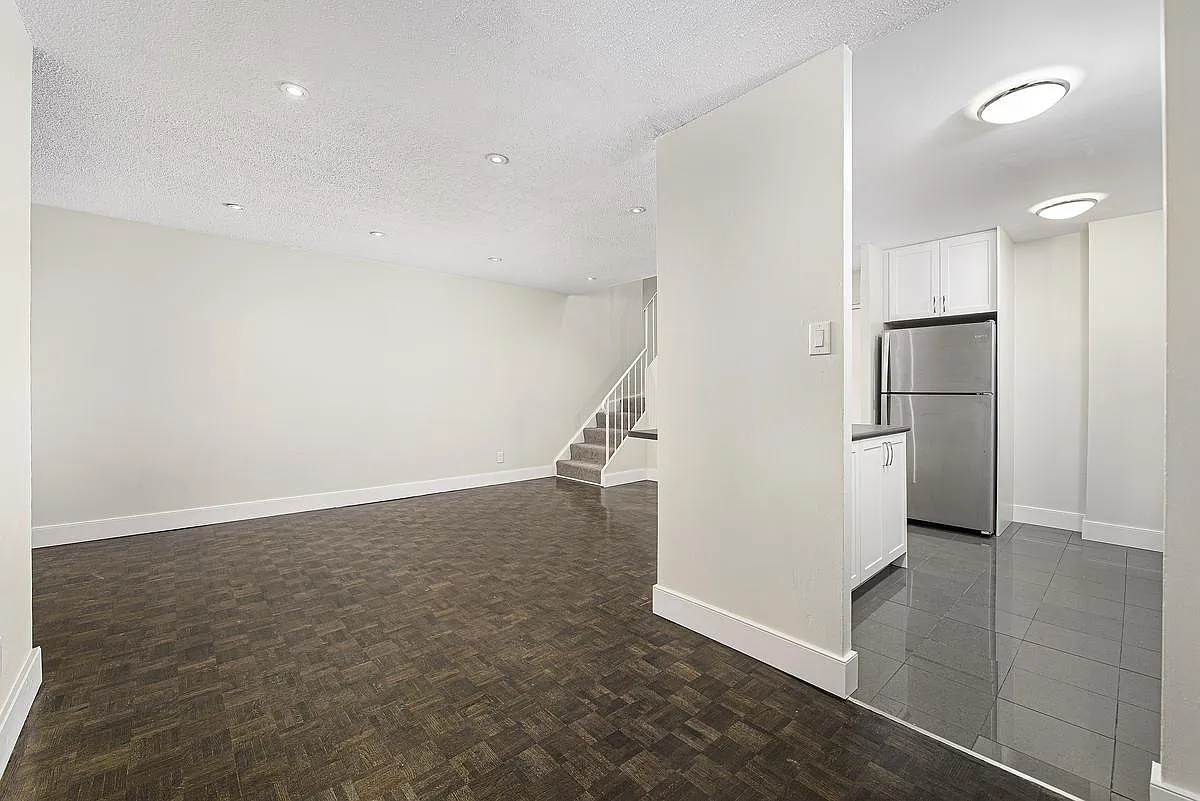 7280 Darcel Avenue — Photo 4