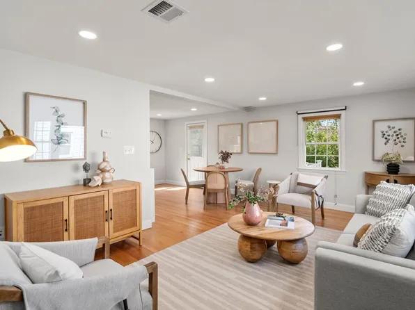 2-4 Norcross Cir, Arlington, MA 02476