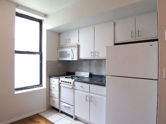 3rd image of 451 W 46th St #3BF