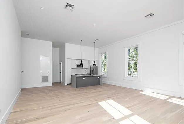 1 bed, 1.0 bath, 1248 sqft, $2,880 — Photo 4