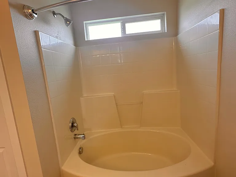 2105 E White Oak Ct #201 — Photo 21