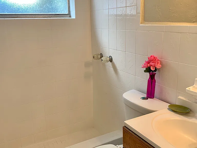 2228 Grant St #4 — Photo 3