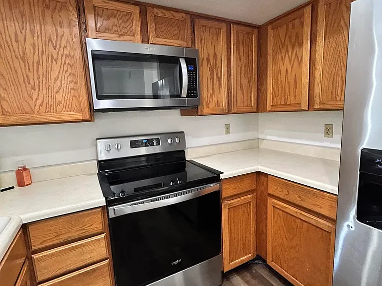 329 E Ambassador Dr — Photo 11