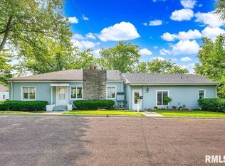 703 Grand View Ave, Pekin, IL 61554